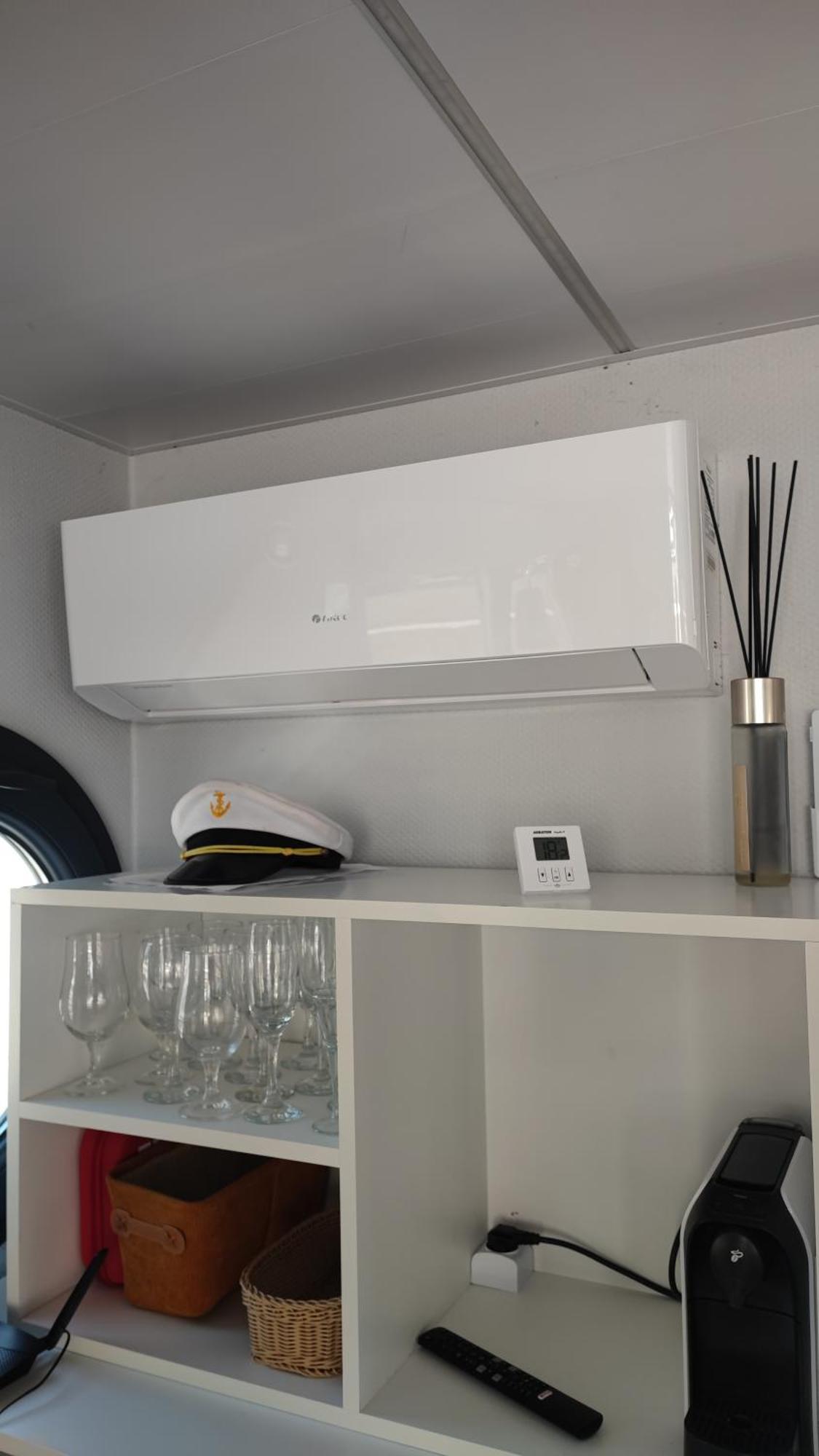 Houseboat Water Boy Apartament Plywajacy Dom Na Wodzie Lodz Apartment Вроцлав Екстериор снимка