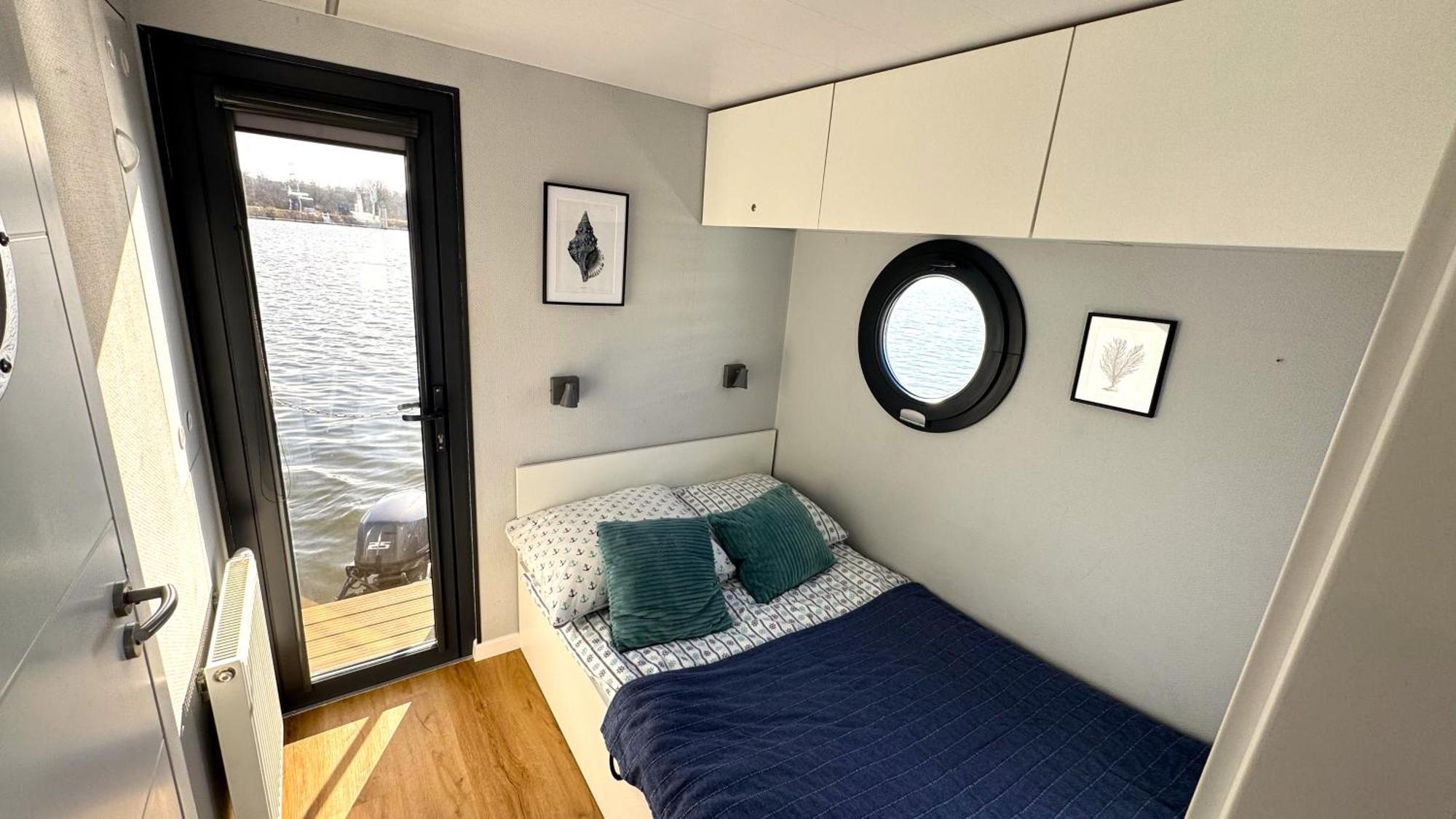 Houseboat Water Boy Apartament Plywajacy Dom Na Wodzie Lodz Apartment Вроцлав Екстериор снимка