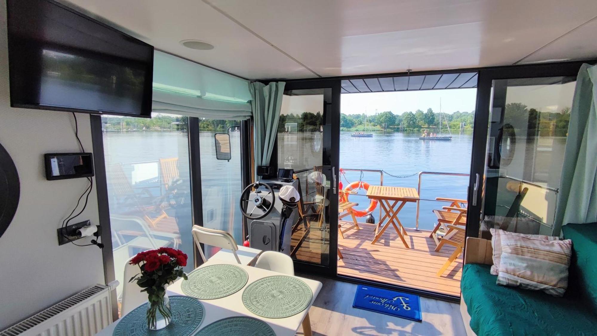 Houseboat Water Boy Apartament Plywajacy Dom Na Wodzie Lodz Apartment Вроцлав Екстериор снимка